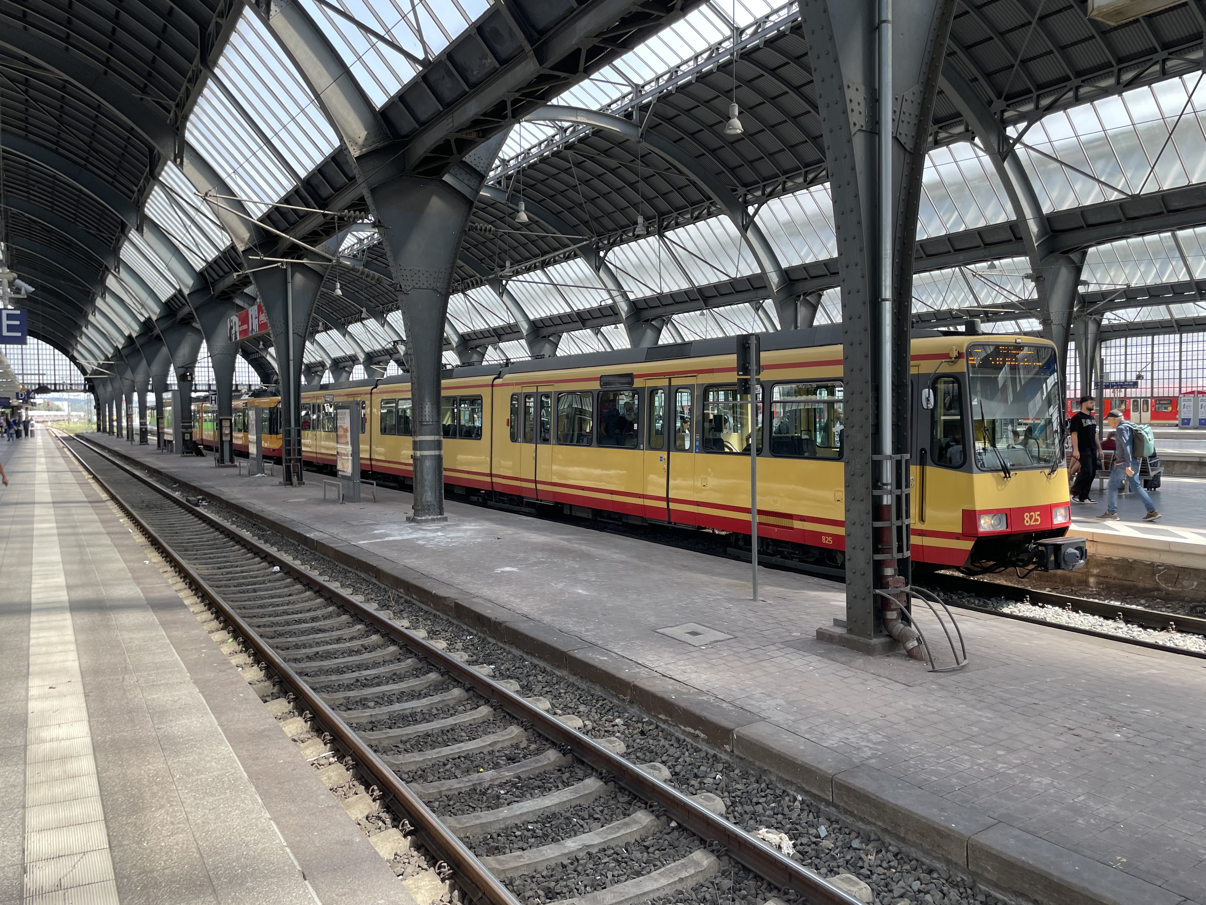Systém vlakotramvají v německém Karlsruhe a okolí