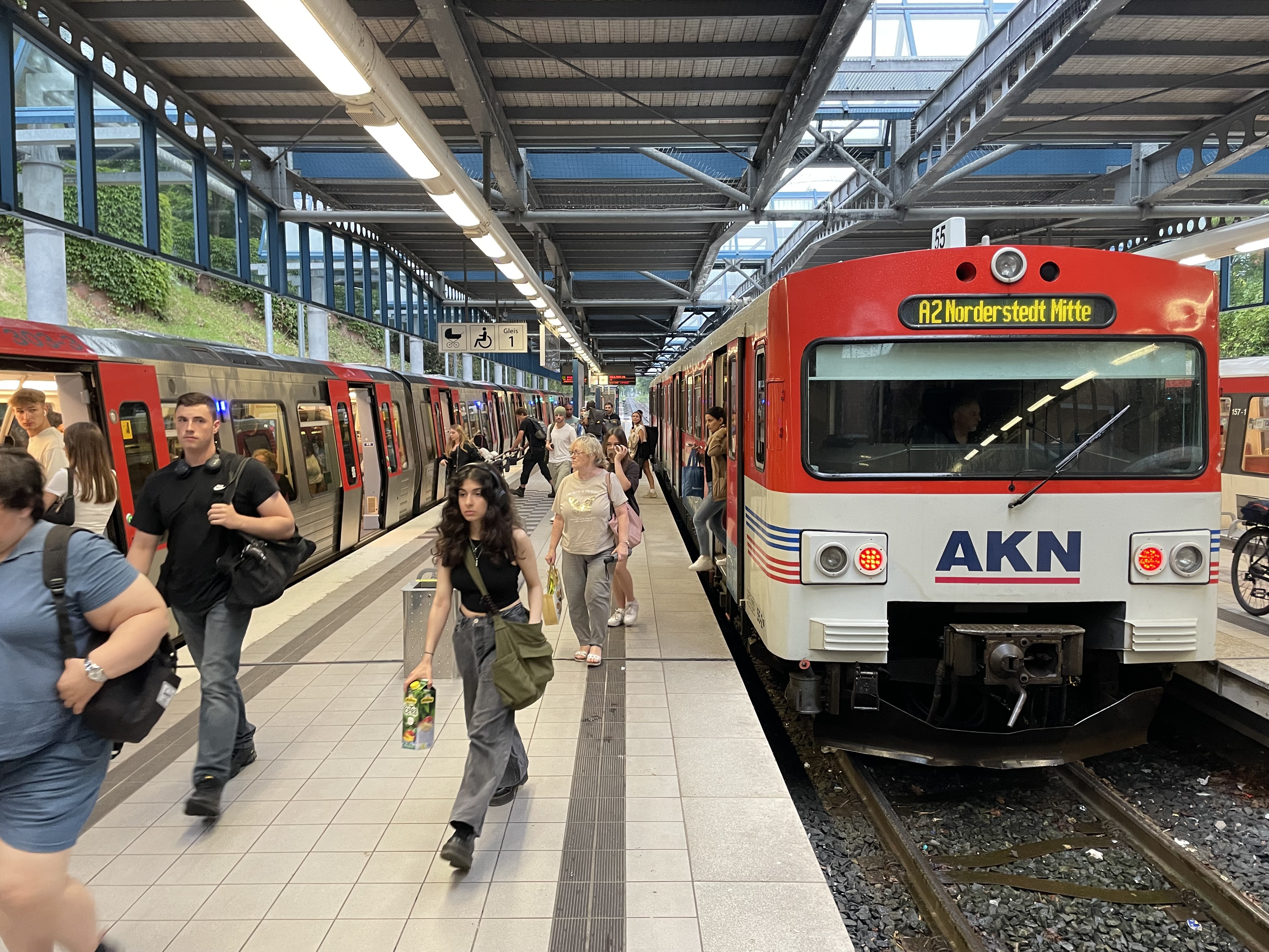 Přestupní vazba mezi příměstskými vlaky a hamburským systémem S-bahn