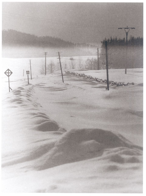 Historický snímek trati 042 pod vrstvou sněhu